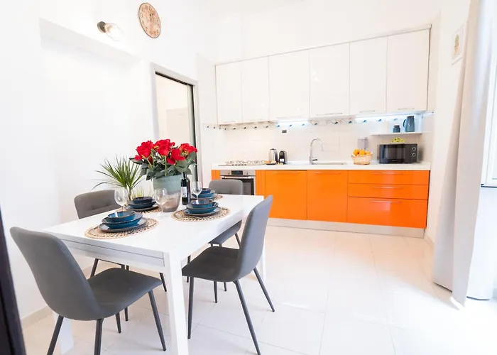 Aurelian Crown Luxury 3-Bedroom Apartment - Near Trevi Fountain
